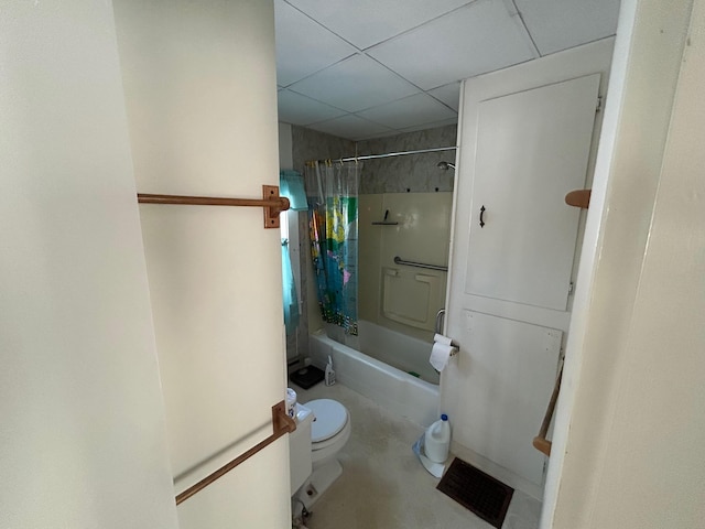 full bath with visible vents, a paneled ceiling, shower / bath combo, and toilet