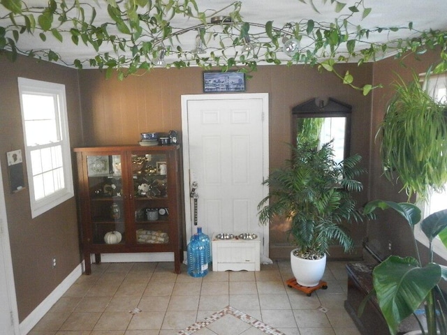 tiled foyer entrance with baseboards