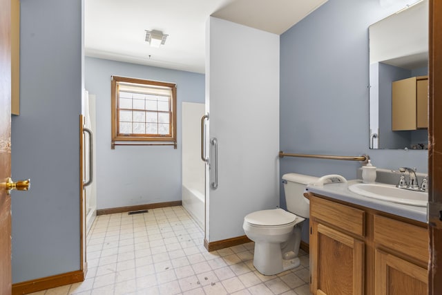 full bath with baseboards, visible vents, vanity, and toilet