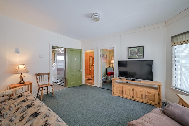 living area with carpet flooring and baseboards