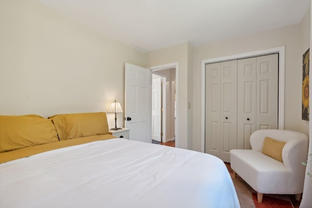 bedroom featuring a closet