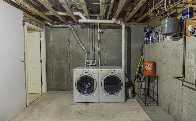 laundry room with laundry area and independent washer and dryer