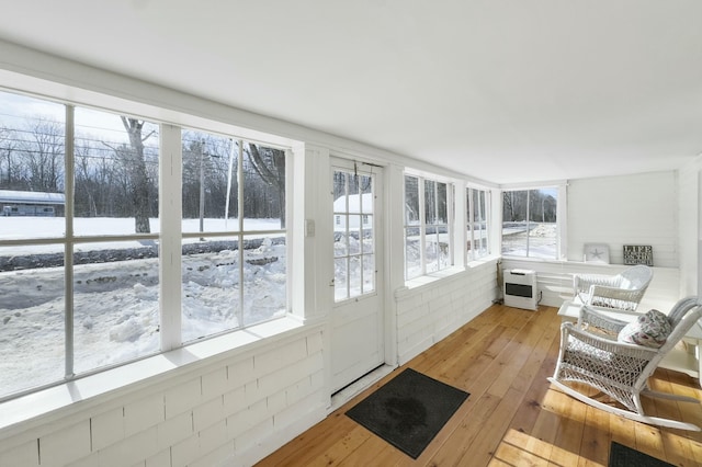 sunroom / solarium with heating unit