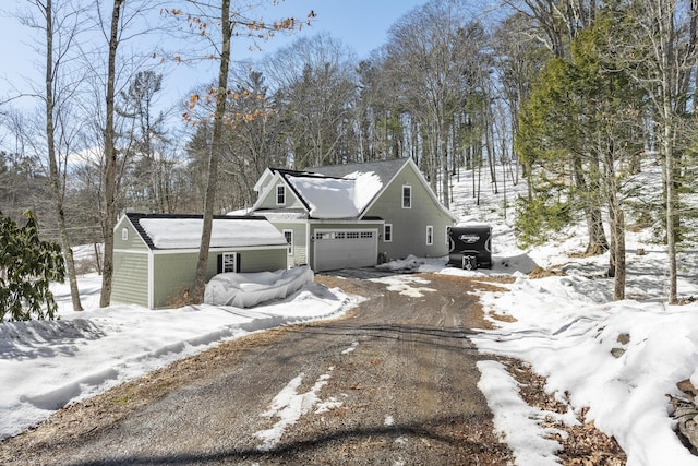 view of front of property with driveway