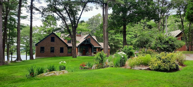 view of front of property with a front yard