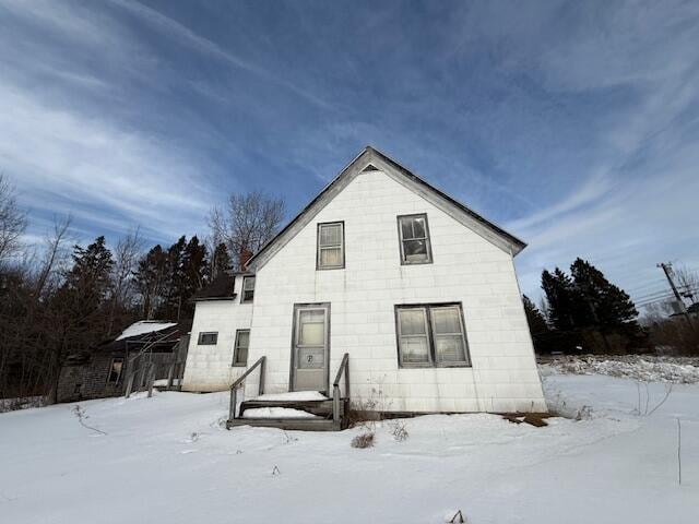 view of front of property