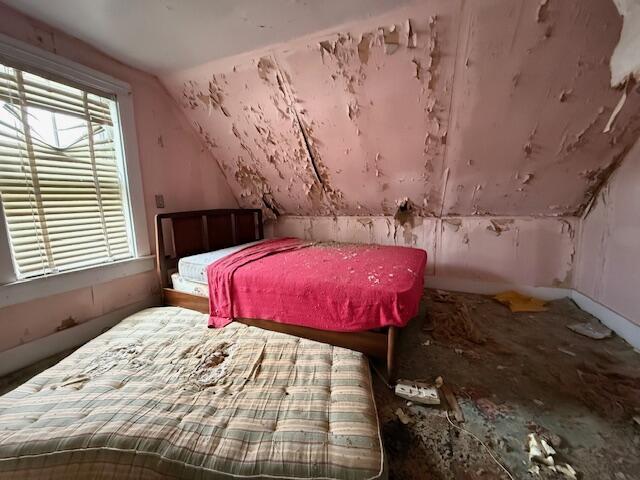 unfurnished bedroom featuring vaulted ceiling
