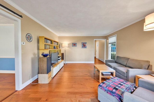 living area featuring crown molding, light wood-style flooring, baseboard heating, a barn door, and baseboards