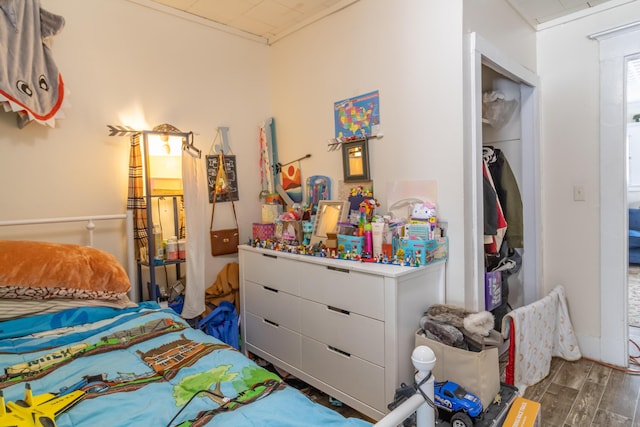 bedroom with dark wood-type flooring and a closet