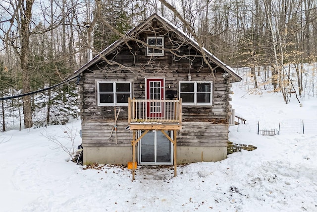 view of front of property featuring log exterior