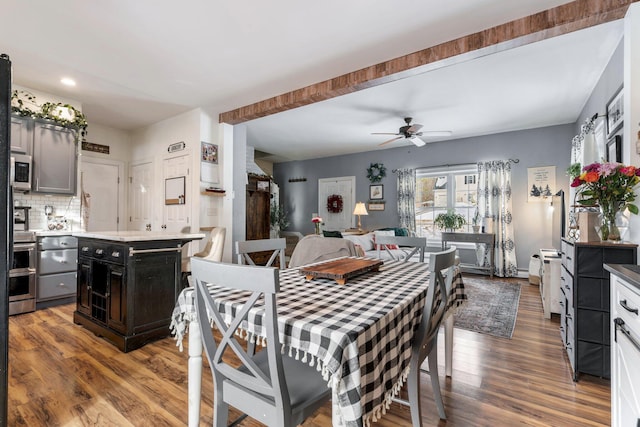 dining area with dark wood-style floors and ceiling fan