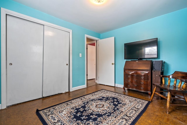 bedroom featuring a closet and baseboards