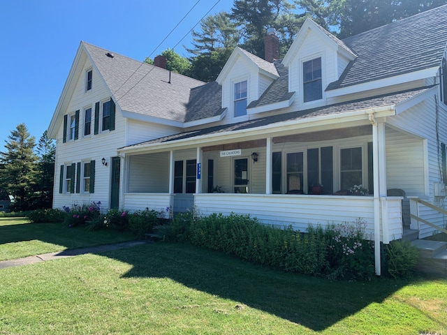 view of front of home with a front lawn