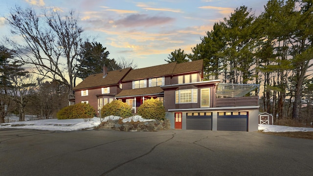 view of front facade featuring a garage and driveway