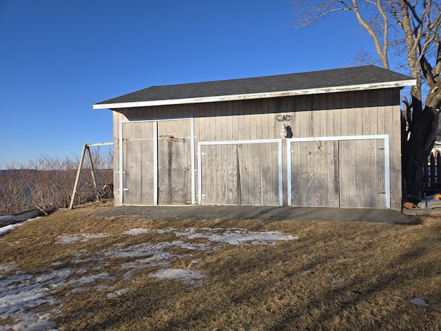 view of outdoor structure featuring an outdoor structure