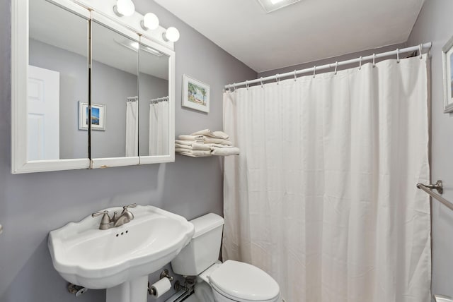 full bath featuring a sink and toilet