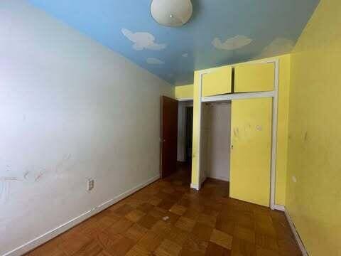 unfurnished bedroom featuring a closet and baseboards