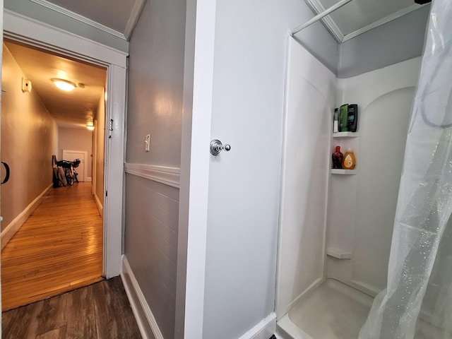 full bath featuring curtained shower and wood finished floors