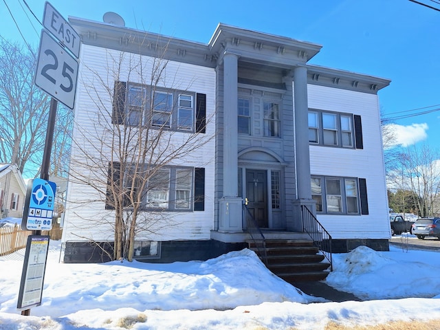 view of italianate-style house