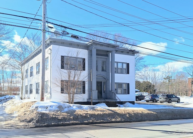 view of front facade