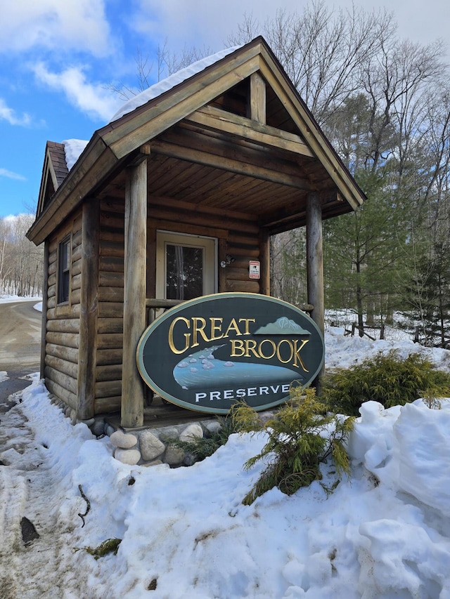 view of community / neighborhood sign