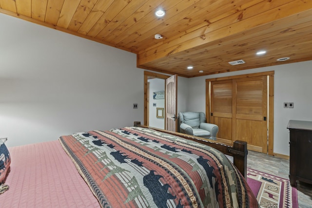 bedroom with wooden ceiling, recessed lighting, visible vents, baseboards, and a closet