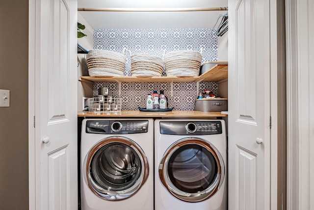 washroom with laundry area and washing machine and dryer