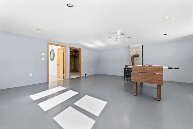 recreation room featuring recessed lighting, finished concrete flooring, and a ceiling fan