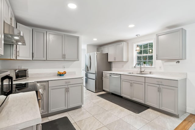 kitchen featuring a sink, stainless steel appliances, and gray cabinets