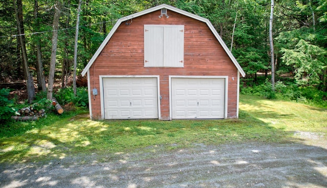 view of detached garage