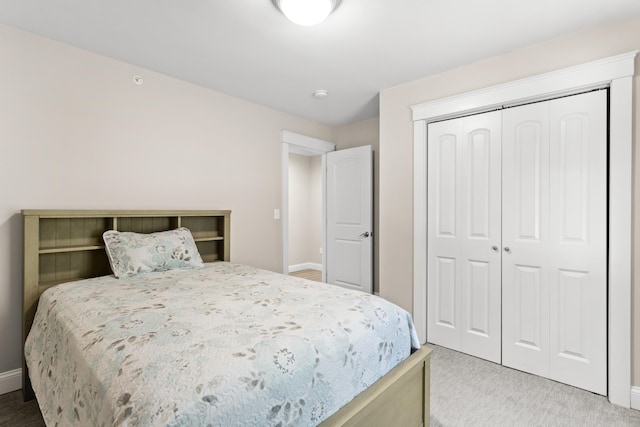 bedroom with a closet, baseboards, and carpet floors