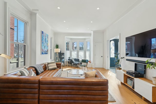 living room with recessed lighting, light wood-style flooring, and crown molding