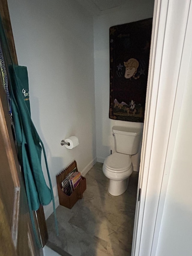 bathroom featuring toilet and baseboards