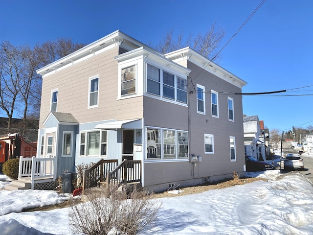 view of front of property featuring crawl space