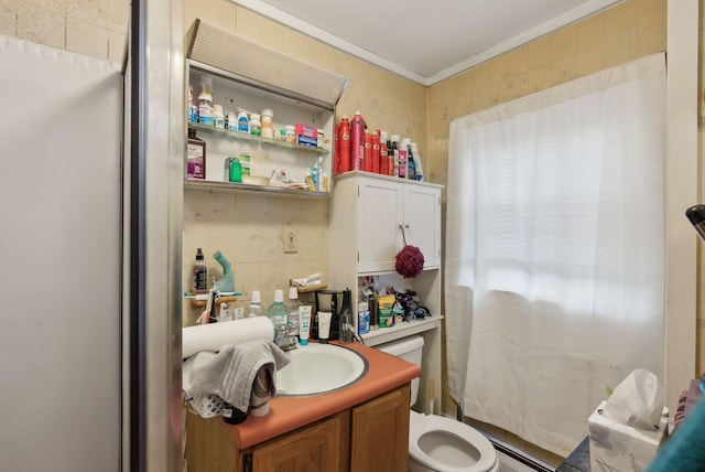 bathroom featuring vanity and ornamental molding