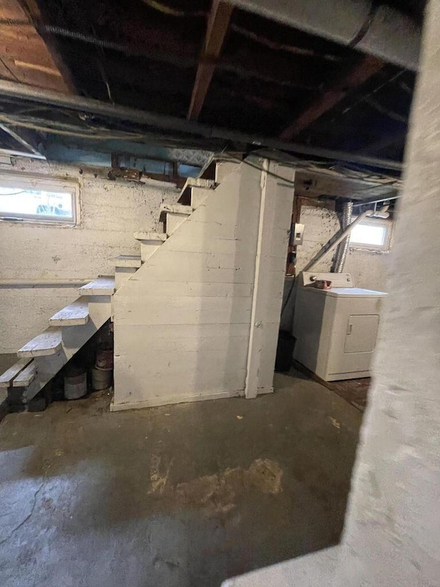 basement with washer / dryer