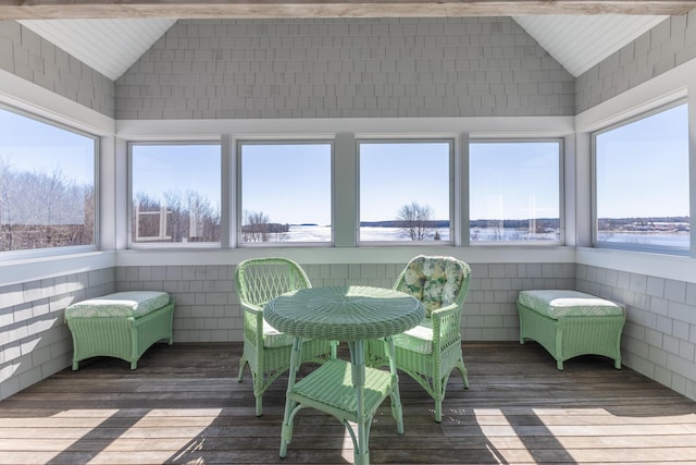 sunroom with vaulted ceiling