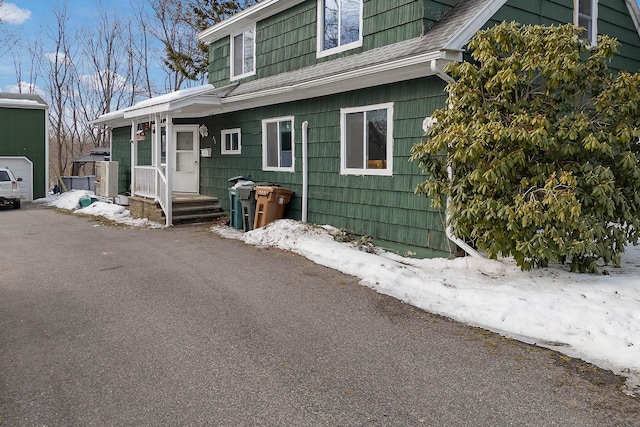 view of front of house featuring a shingled roof