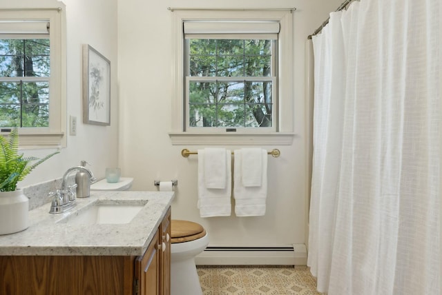 full bath featuring a wealth of natural light, baseboard heating, toilet, and a shower with curtain