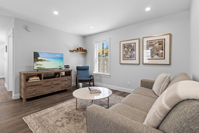 living area featuring recessed lighting, baseboards, and wood finished floors