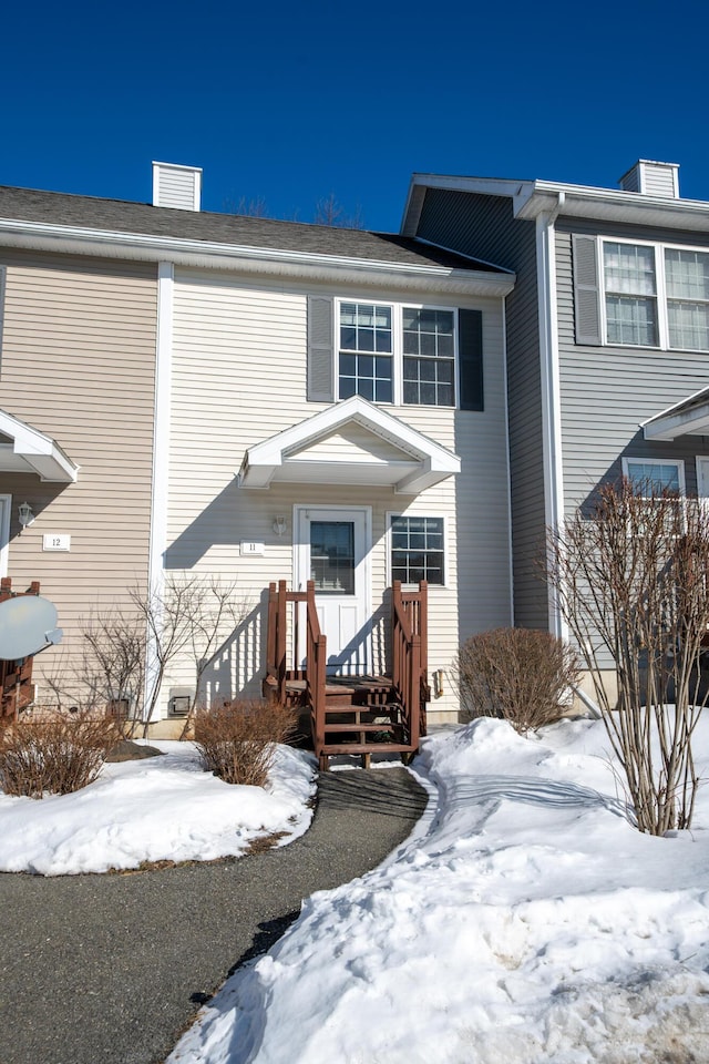 view of front of property