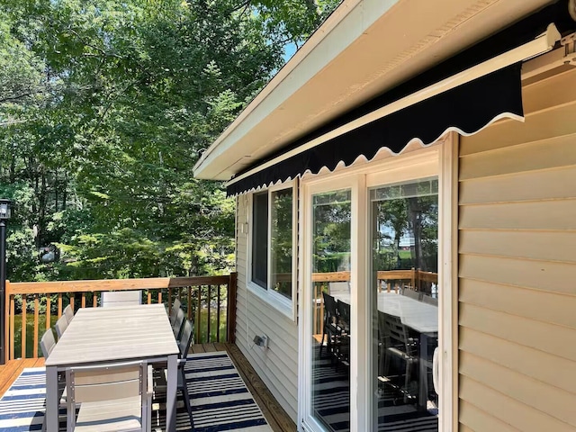 deck with outdoor dining space