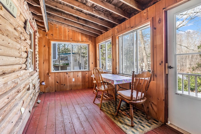 sunroom / solarium featuring vaulted ceiling