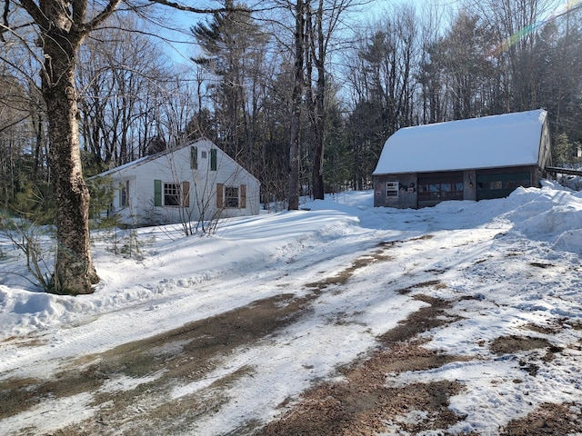 exterior space featuring an outbuilding