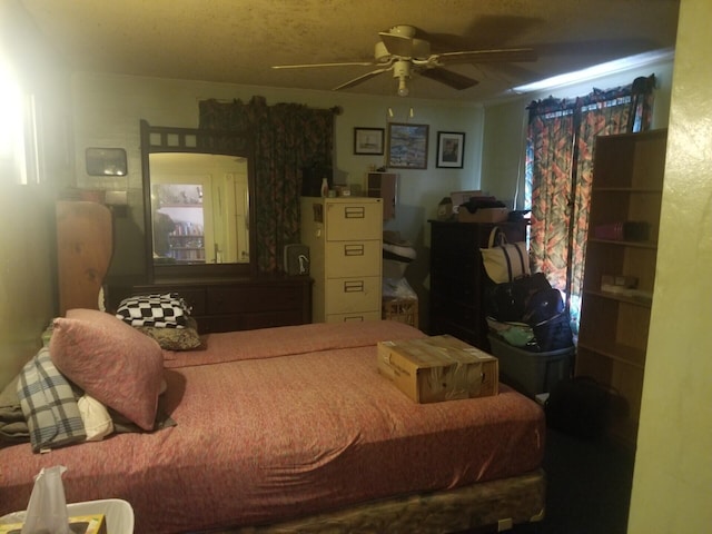 bedroom with ceiling fan