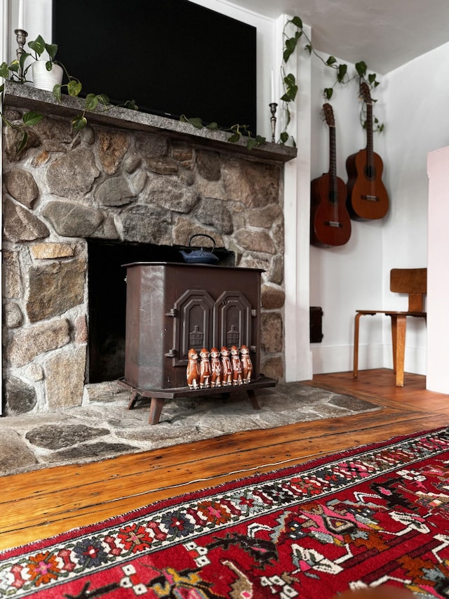 room details with baseboards and wood finished floors