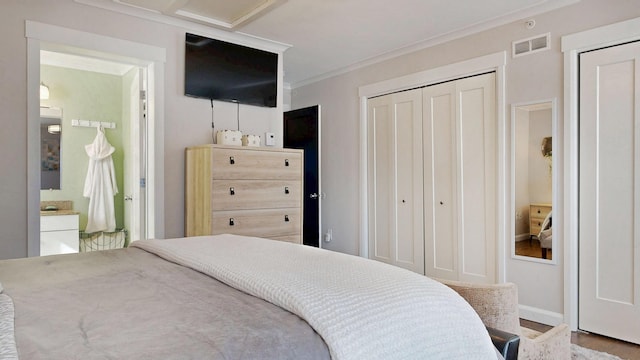 7 Dogleg Dr, Windham, ME 04062 - bedroom featuring crown molding, ensuite bathroom, baseboards, and wood finished floors