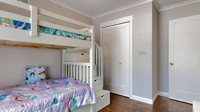 7 Dogleg Dr, Windham, ME 04062 - bedroom featuring ornamental molding, wood finished floors, baseboards, and a closet