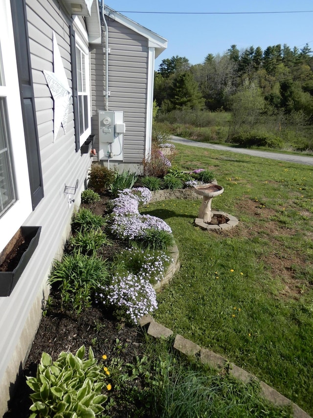 7 Dogleg Dr, Windham, ME 04062 - view of green lawn