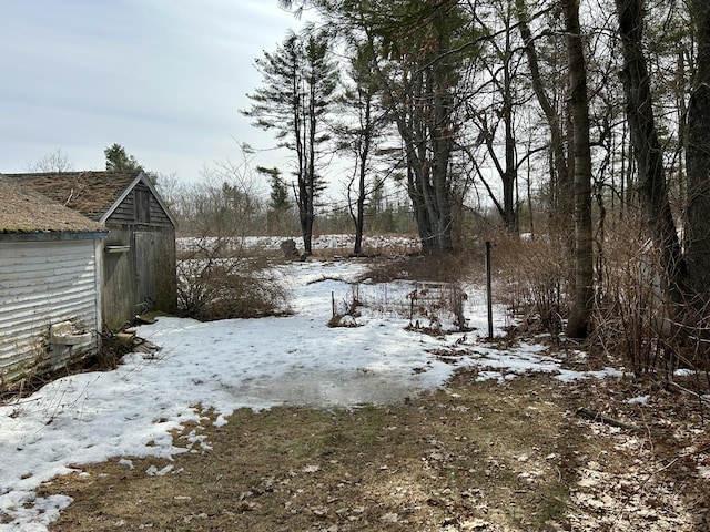 view of yard layered in snow